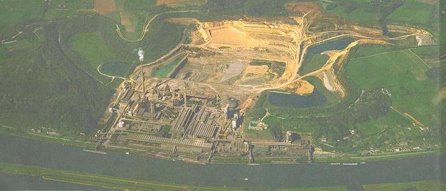 Een luchtfoto van de afgravingen