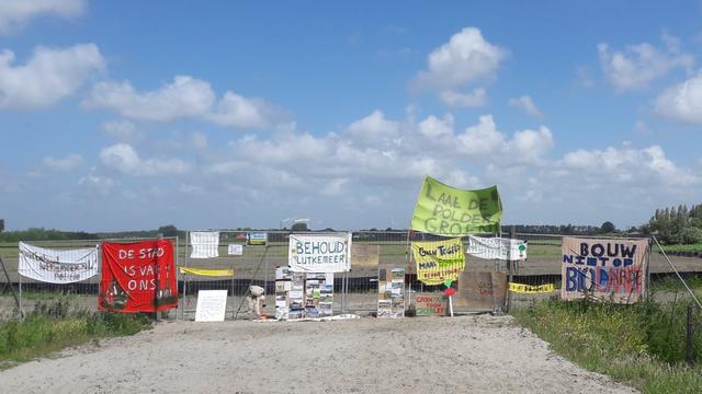 Collection of banner demand the protection of Lutkemeerpolder